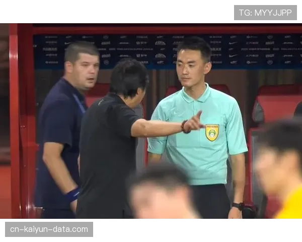 第四官员在换人和伤停补时中的裁判权限与规则界定