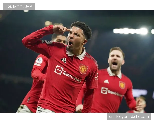 曼联混乱引争议！球迷怒指战术脱节+队内矛盾升级，豪门复兴为何步履维艰？