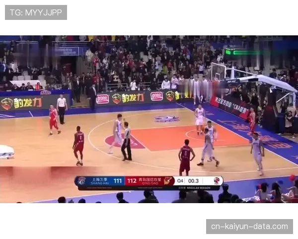 篮球防守站位规则如何确立合法位置及判罚标准的解读